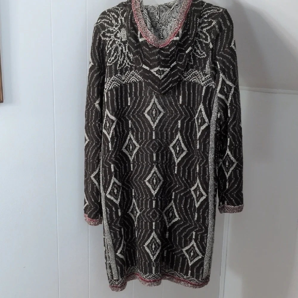 Eddie Bauer Tie Front Beige And Brown Sweater. Size Large